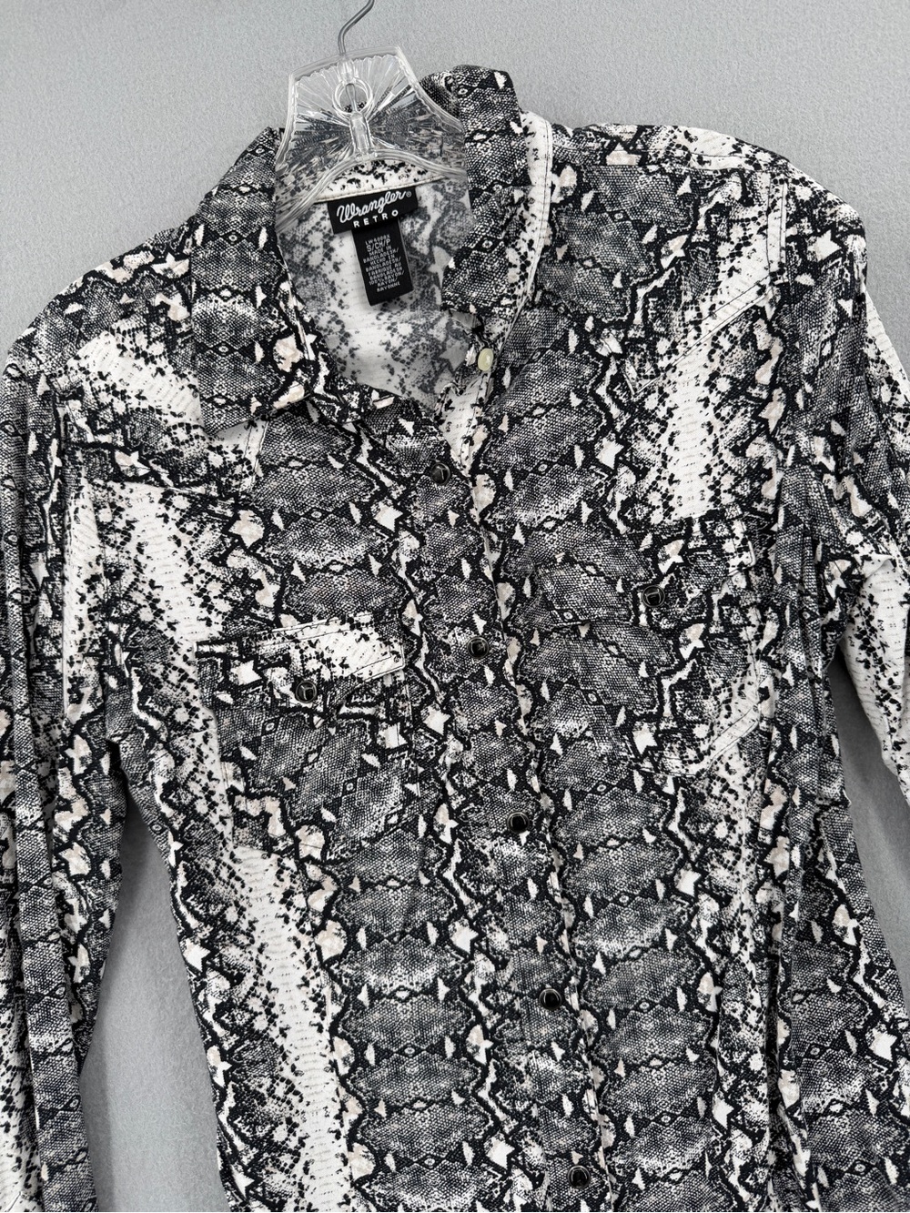 Wrangler Retro Long Sleeve Pearl Snap Western Shirt Women's Small B&W Snakeskin